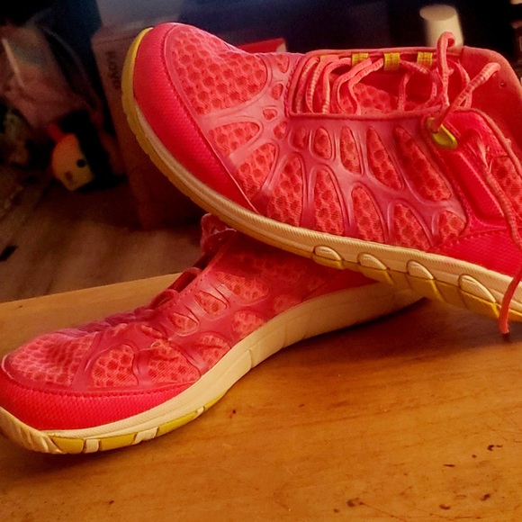Pre-owned pair of Women's Merrell Crush Glove neon pink size 9.5 US - Picture 2 of 11